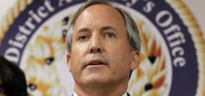 Texas Charges a Midwife in the First Arrest Under the State’s Abortion Ban 