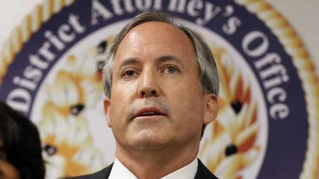 Texas Charges a Midwife in the First Arrest Under the State’s Abortion Ban 