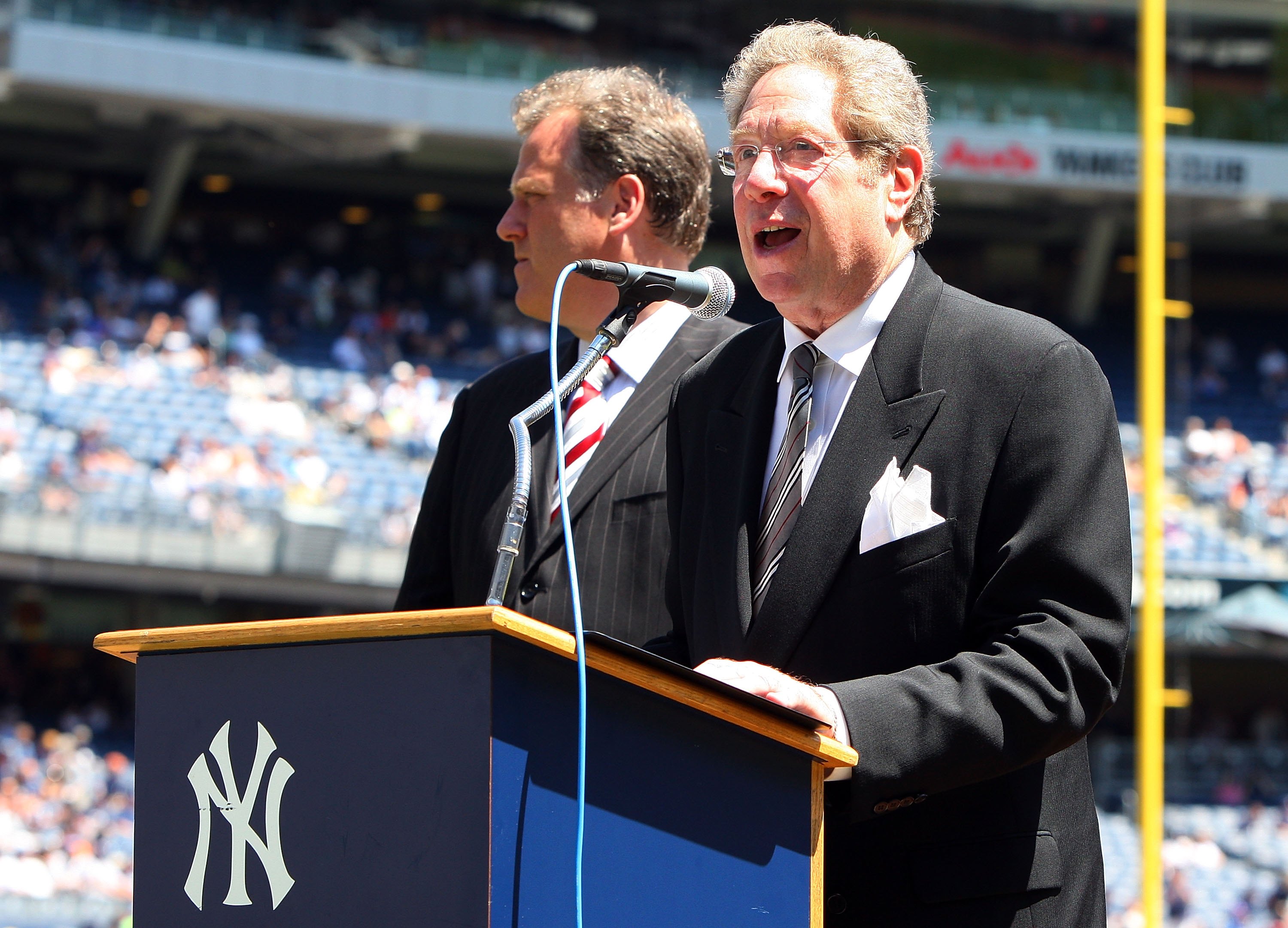 New York Yankees' Longtime Broadcaster Announces Sudden Retirement ...
